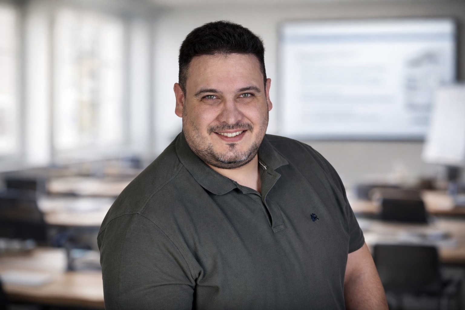 Dozent vor einem Schulungsraum